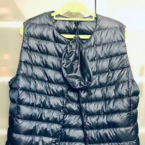 Uniqlo Ultra light packable down vest.